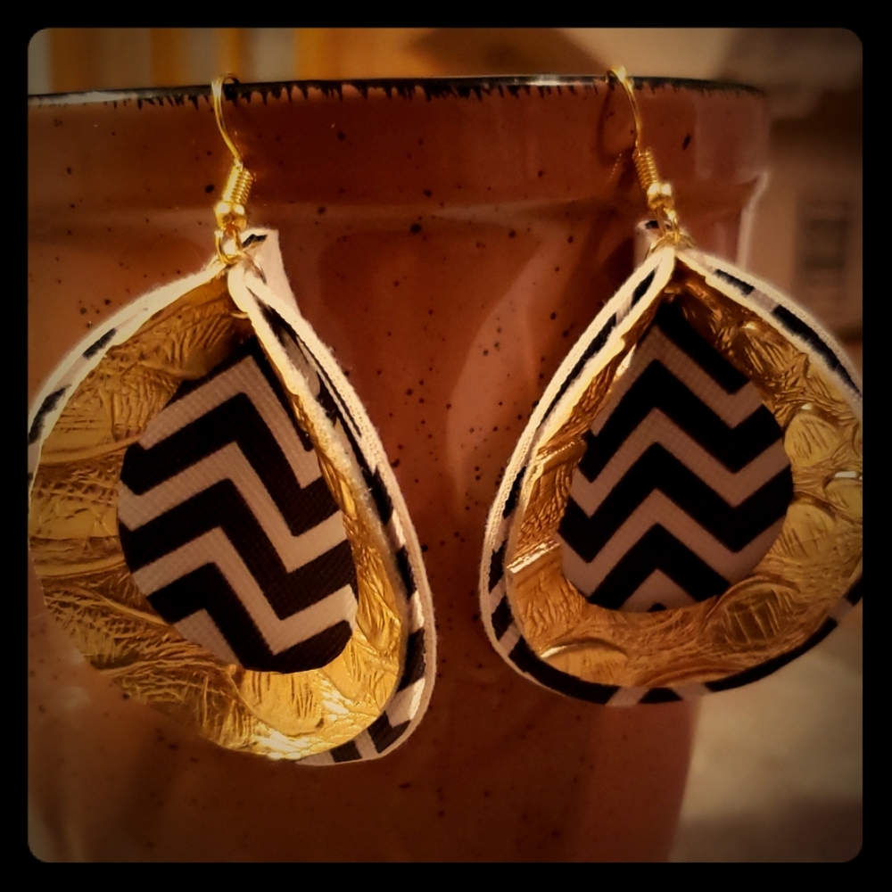 ‼‼‼CHEVRON PRINT, GOLD TEXTURE FAUX LEATHER ‼❤‼❤‼❤